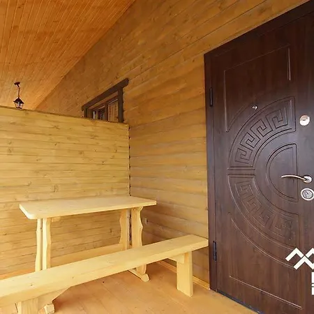 у романа 'двохрівневий номер' Holiday home Verkhneye Sinevidnoye